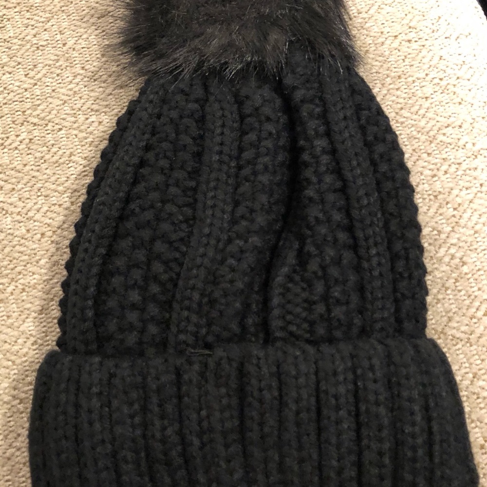 Page One Black Knit Womens Cable Knit Beanie - Picture 3 of 4
